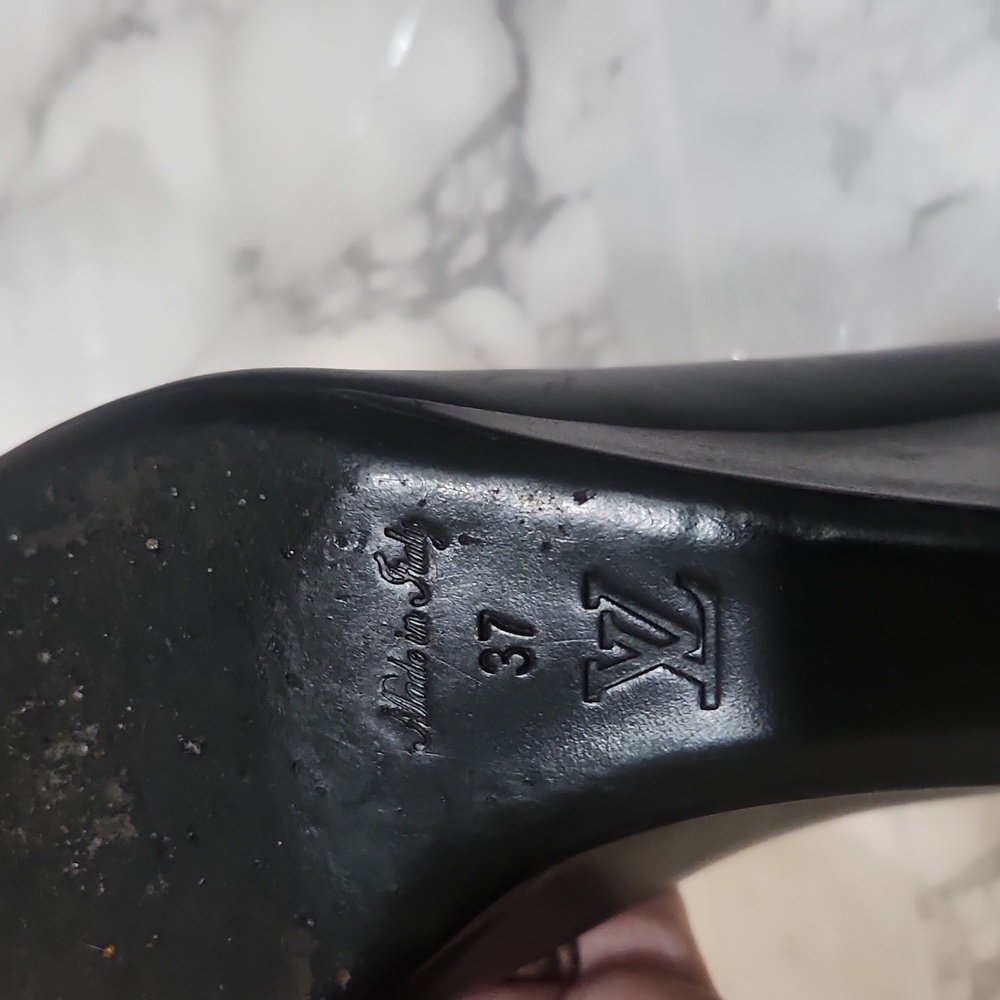 Louis Vuitton Black womens Pumps size italy 37 = us size 7 - Picture 6 of 11